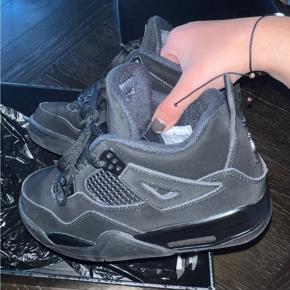 Air Jordan 4 Retro - Picture 3 of 8